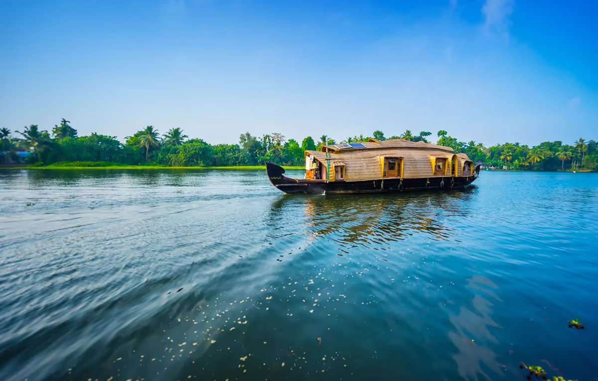 Munnar, Alleppey & Kumarakom Tour Package